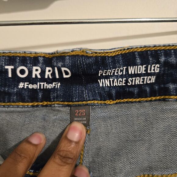 Torrid Feel The Fit Wide Leg Jeans 22S Dark Wash Vintage Stretch Plus - Picture 2 of 7